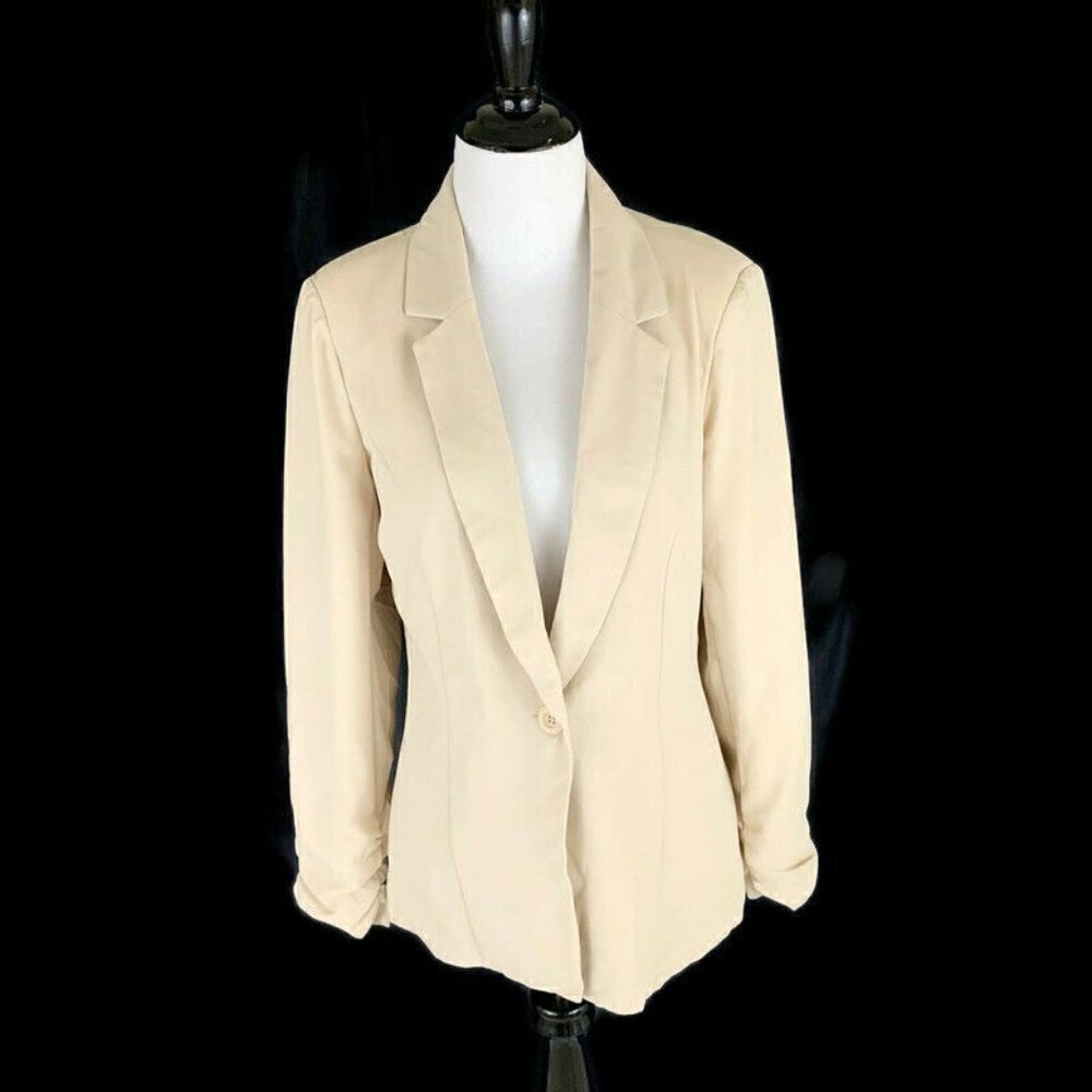 JustFab Women's M Medium Fitted Blazer NWT Suit Jacket One Button Closure Beige